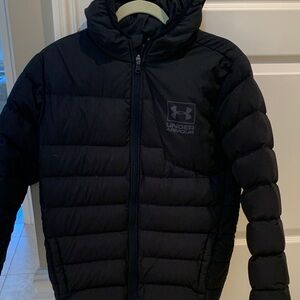Under Armour boys’ Midnight Black puffer Jacket size YXL